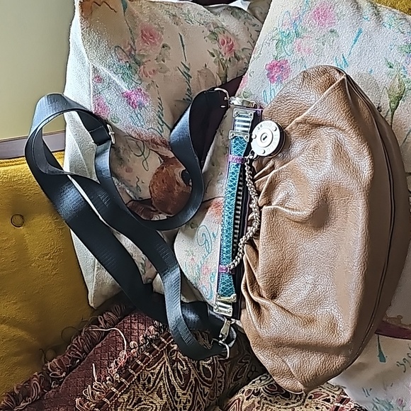 Unique Henri Bendel Clutch/Crossbody with Mirror & Shoulder Strap - Picture 16 of 16